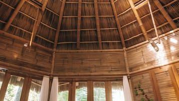 Cabin phong cách lãng mạn, quang cảnh vườn | 1 phòng ngủ, bàn ủi/dụng cụ ủi quần áo
