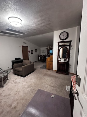 Interior - Prime Corvallis Base Camp: Walk OSU & Downtown, 4BR, Game Room, AC, Wii & More (Corvallis)