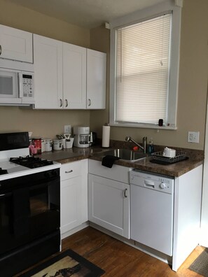 Fridge, microwave, oven, stovetop - Near Oakland, DT, Monroeville,Traditional decor, Off-Street parking, US OPEN 532 (Pittsburgh)