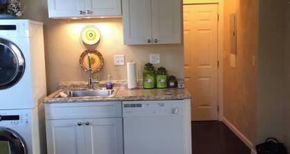 Chic 1-bedroom with WiFi and AC in awesome Pittsburgh