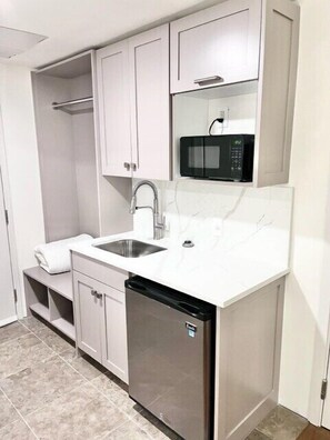 Microwave, stovetop, coffee/tea maker