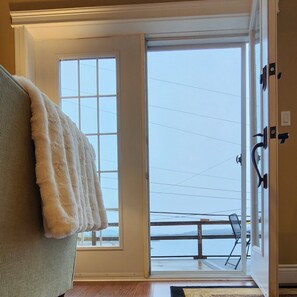 Interior - Pilley's Perch - Entire home in Pilley's Island, Canada. Beautiful Ocean View (Pilley's Island)