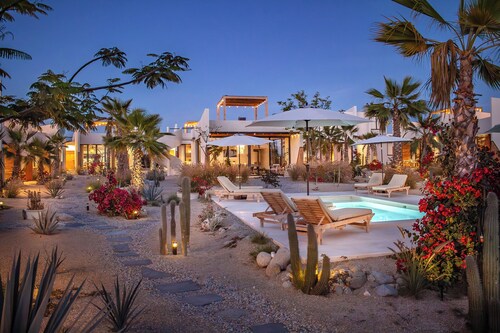 Chic Bungalow with Pool Near the Ocean