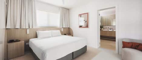 5 bedrooms, iron/ironing board, WiFi, bed sheets