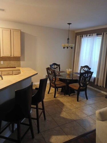 Spacious 5-bedroom house in peaceful Spring with WiFi, AC