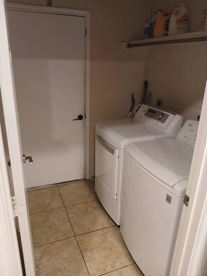 Interior - Spacious 5-bedroom house in peaceful Spring with WiFi, AC (Spring)