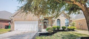 Spacious 5-bedroom house in peaceful Spring with WiFi, AC