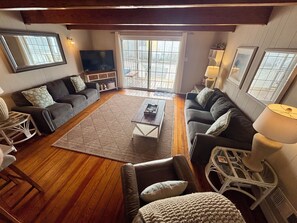 Smart TV, books - Steps to the Beach - Pet-Friendly Coastal Escape (Ocean City)