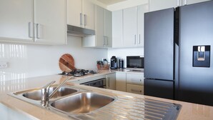 Fridge, microwave, oven, dishwasher - Ocean Views Unit 22 - The Entrance (The Entrance)
