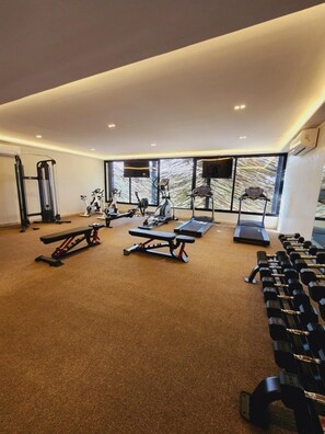 Fitness facility - Spacious 2BR, 2BA ground level. rooftop pool, 5 mins from the beach & downtown (Tulum)