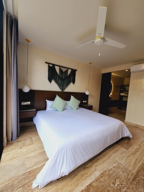 2 bedrooms, iron/ironing board, WiFi, bed sheets - Spacious 2BR, 2BA ground level. rooftop pool, 5 mins from the beach & downtown (Tulum)