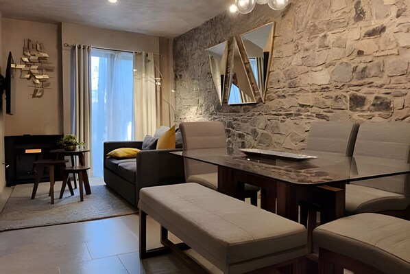 Apartment | Living area | TV