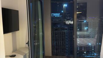 2 bedrooms, iron/ironing board, free WiFi