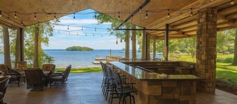 Luxury Lakefront 4br: Jacuzzi, Game Room & Wi-fi