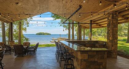 Luxury Lakefront 4br: Jacuzzi, Game Room & Wi-fi