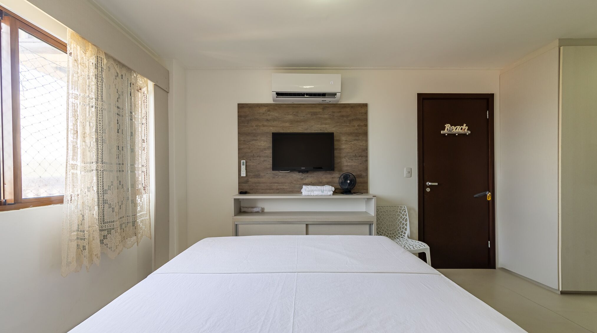 Apartment | Hypo-allergenic bedding, individually decorated, desk, blackout drapes