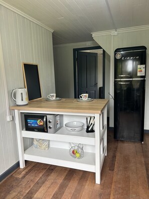 Interior - Vive la naturaleza en paz en Fundo Bonanza, Puyehue. Amplia casa. (Quebrada Honda)