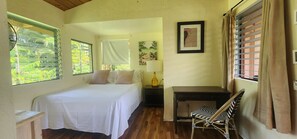 4 habitaciones, tabla de planchar con plancha, wifi y ropa de cama