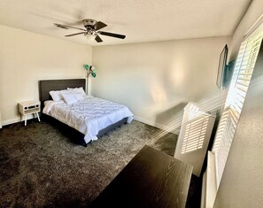 4 Schlafzimmer, Schreibtisch, Bügeleisen/Bügelbrett, kostenloses WLAN