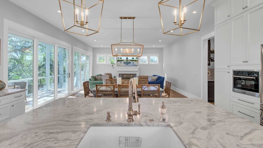 Walk to the Beach + Private Pool, Rooftop Terrace, Balcony 3602 Cameron