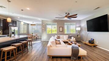 House (5 Bedrooms) | Interior