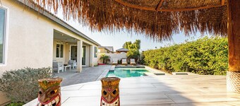 Luxe Indio Stay w/ Pool, Tiki Bar & Fire Pit Near Coachella Longfellow