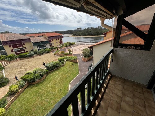 Apartment in a residence on the shores of the marine lake