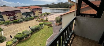 Appartement dans une résidence située au bord du lac marin