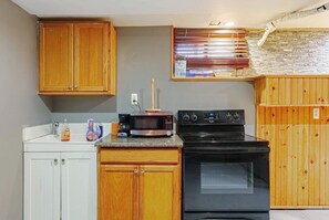 Herdplatte, Kochgeschirr/Geschirr/Besteck