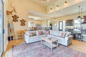 Una Smart TV, una chimenea