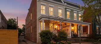 Heart of the Fan: 2BR/2BA Strawberry Street Stay