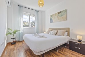 2 slaapkamers, een strijkplank/strijkijzer, gratis wifi, beddengoed