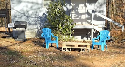 Charming cabin with AC and WiFi in delightful Clinton