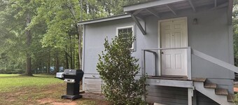 Charming cabin with AC and WiFi in delightful Clinton
