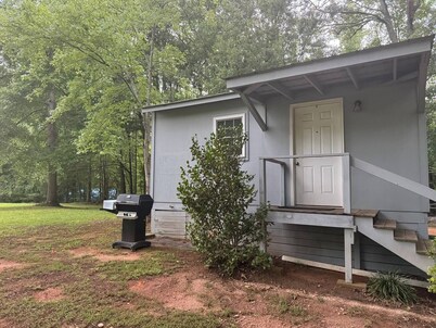 Charming cabin with AC and WiFi in delightful Clinton