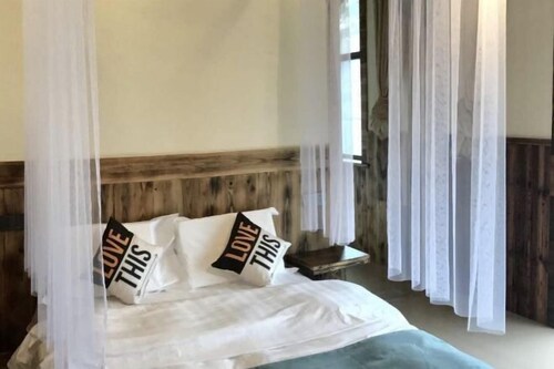 Qingdeng Mountain House (Lin'an Baima cliff scenic spot store)