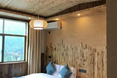 Qingdeng Mountain House (Lin'an Baima cliff scenic spot store)