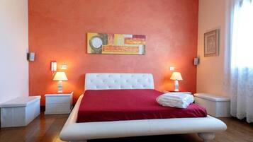4 Schlafzimmer, Zimmersafe, Bügeleisen/Bügelbrett, WLAN