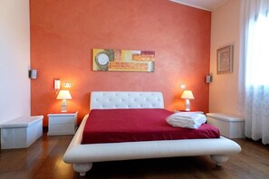4 Schlafzimmer, Zimmersafe, Bügeleisen/Bügelbrett, WLAN