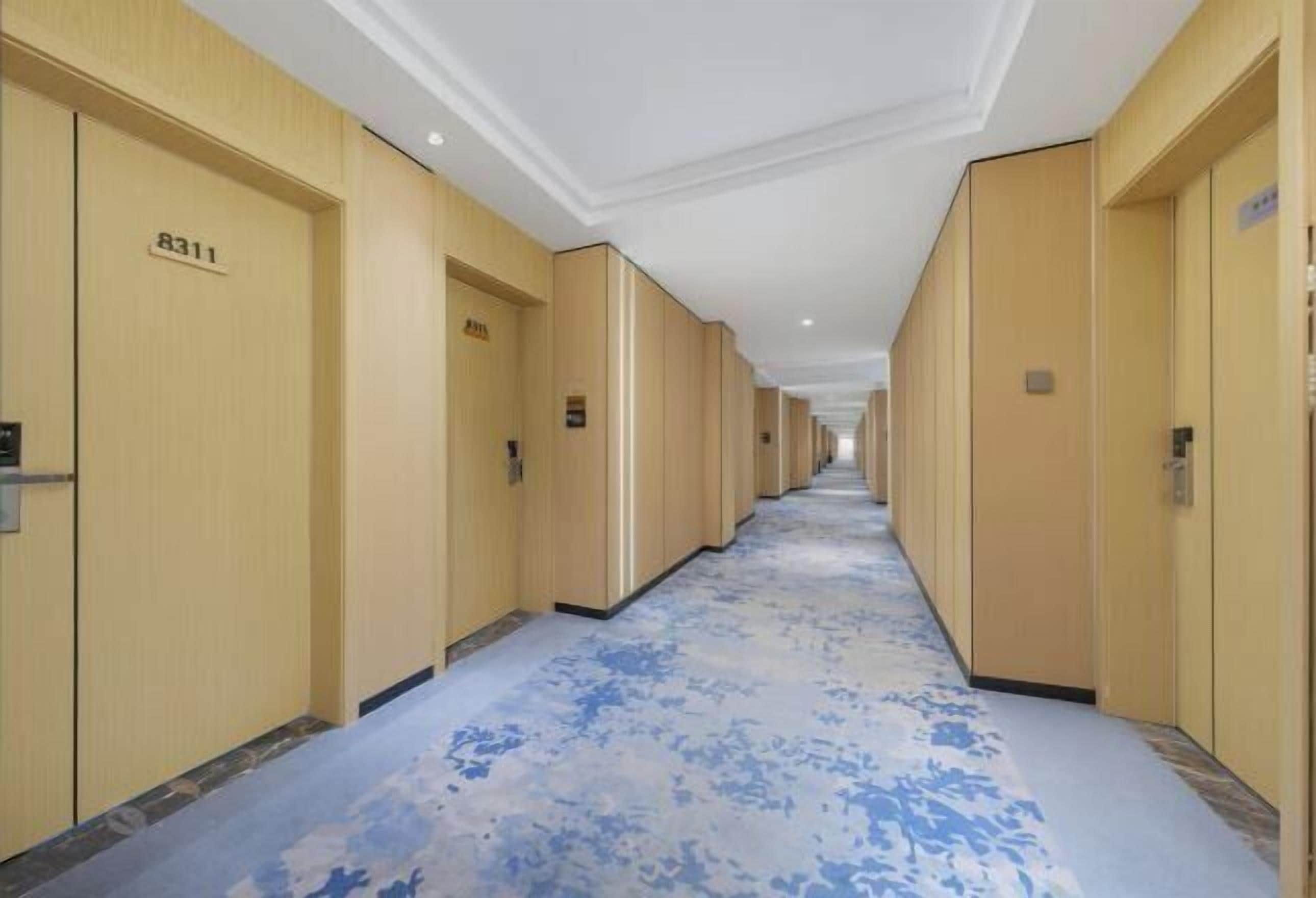 المنشأة من الداخل