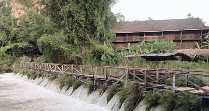 Aiwu Inn Daxin County Detian Waterfall