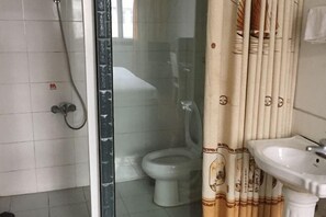 Bathroom - Fanchang Yichun Hotel (Wuhu)