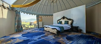 Ergun Heishantou Jixiangyuan Homestay
