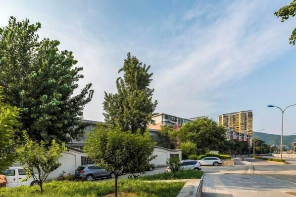 Property grounds - Kunbo Traders Hotel (Beijing)