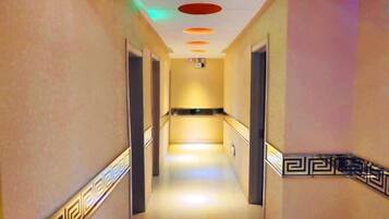 المنشأة من الداخل