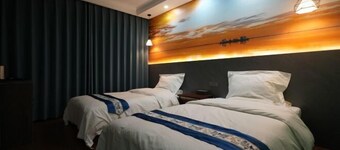 Qinghai Lake Zhaxi Tibetan-style Holiday Inn