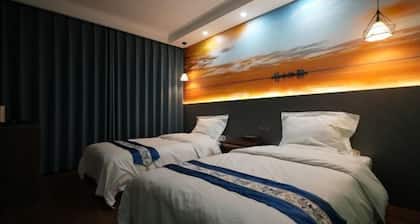 Qinghai Lake Zhaxi Tibetan-style Holiday Inn