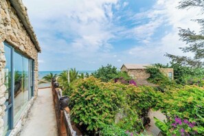 Room - Xuwen Antarctic Village Artist Tribe (Xuwen)