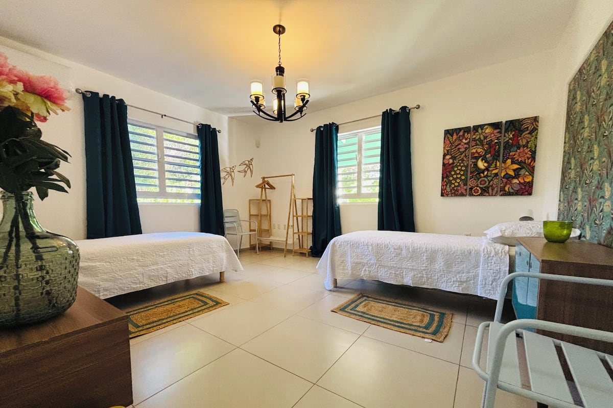 2 habitaciones, tabla de planchar con plancha y wifi gratis