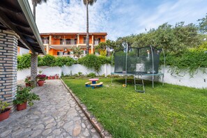 Terrace/patio - Apartment 'Maltas' with Shared Terrace, Wi-Fi and Air Conditioning (Corfu)